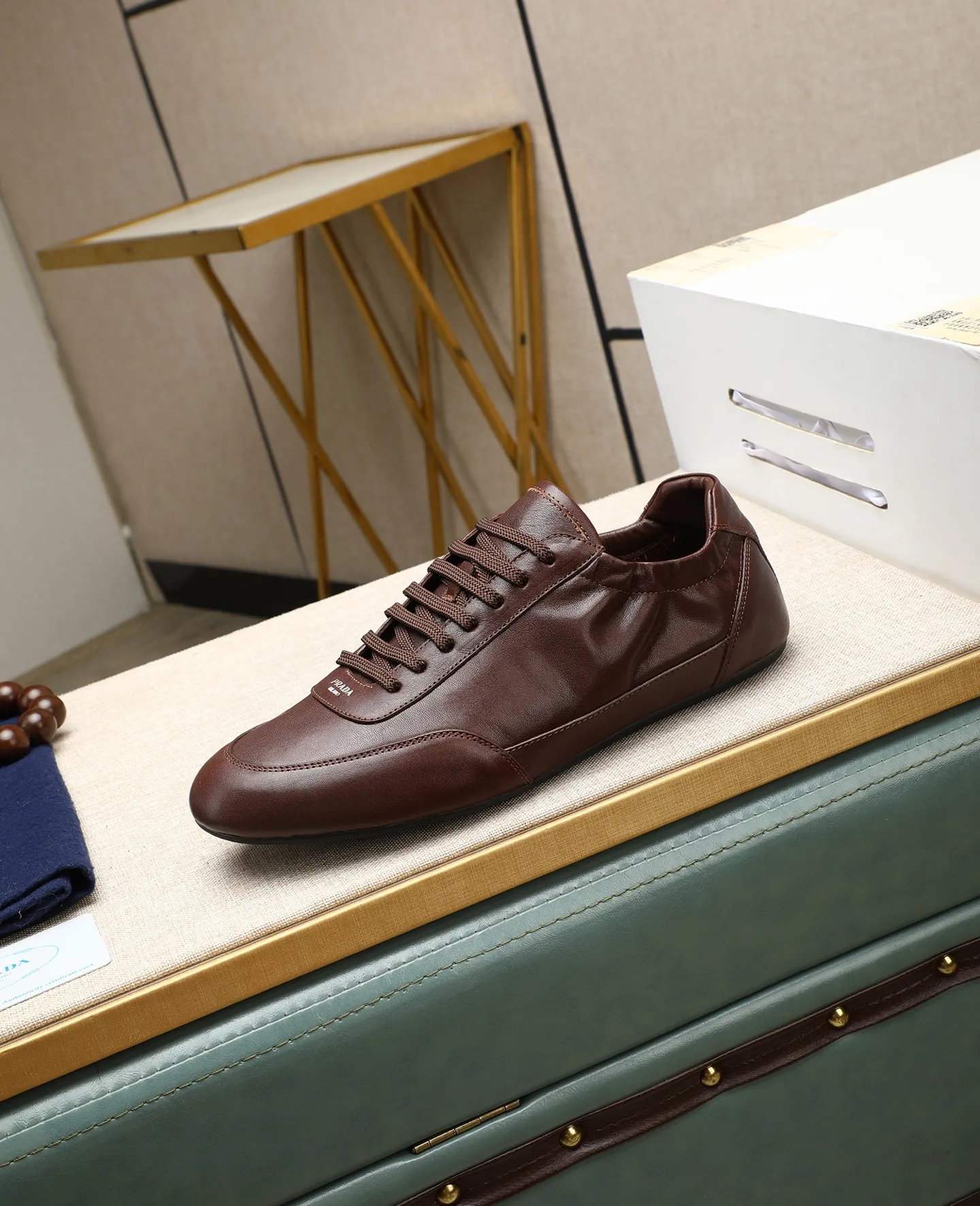 Men's shoes 💰 680 (top version) Product trademark: Prada "Prada" original casual shoes Regular size: 38-44 (can be customized to 45) Product materials: Original imported cowhide upper, original outsole.